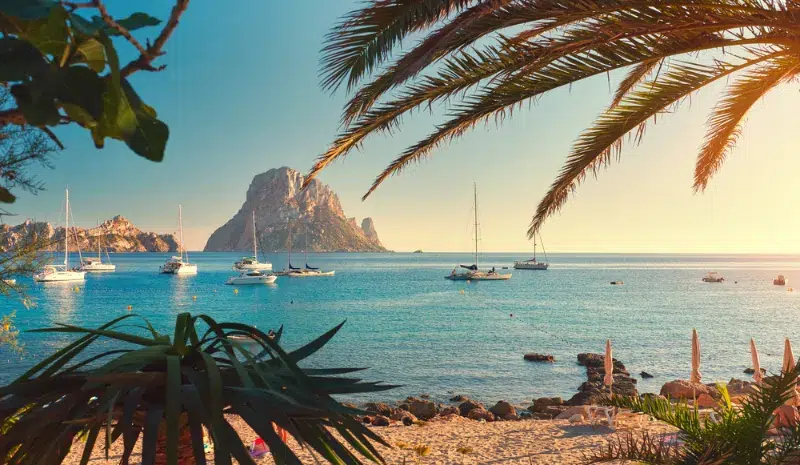 Aufnahme von einem Strand in Ibiza